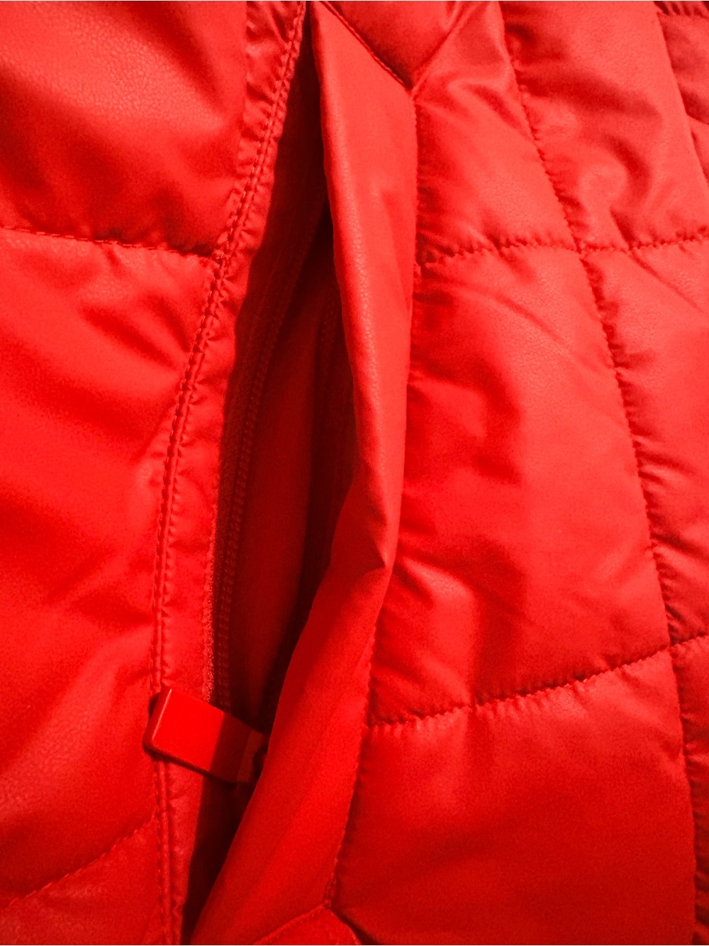 Hunter Red Quilted Hooded Puffer Vest - Picture 10 of 11